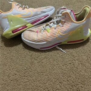 Women’s basketball shoes